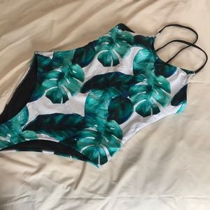 Cupshe lace up swimsuit Large